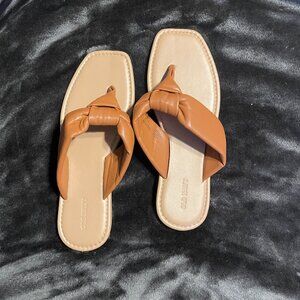 Old Navy Knot-Front Thong Sandal size 9